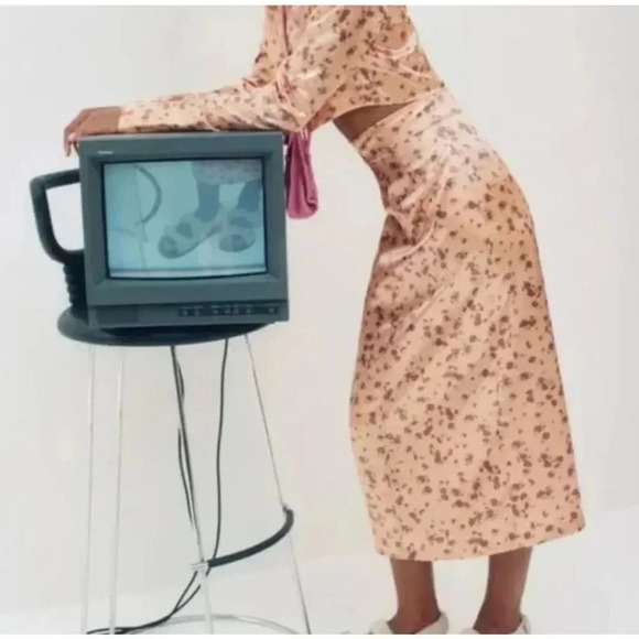 Zara Satin Floral High Waisted Midi Skirt size large - Picture 1 of 8